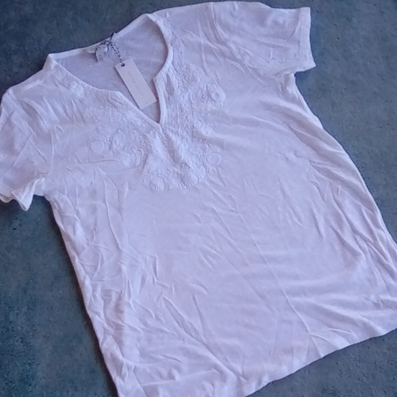 LUCKY BRAND Embroidered Split Neck T-Shirt NWT - Picture 3 of 6